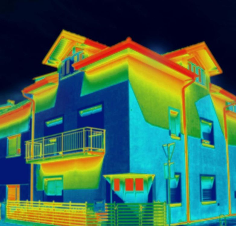 Thermografieaufnahme eines Wohnhauses – Energieausweis